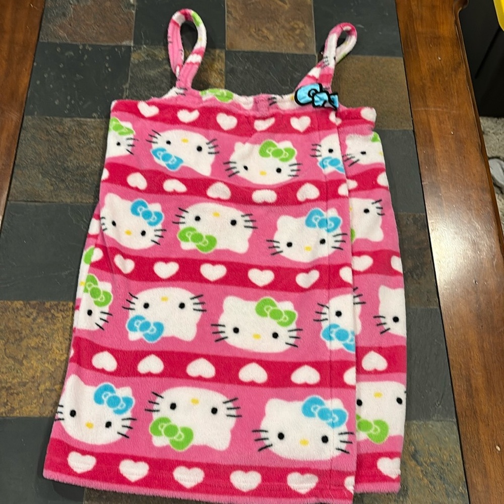 Hello kitty heart towel wrap robe. Youth Large. EUC
